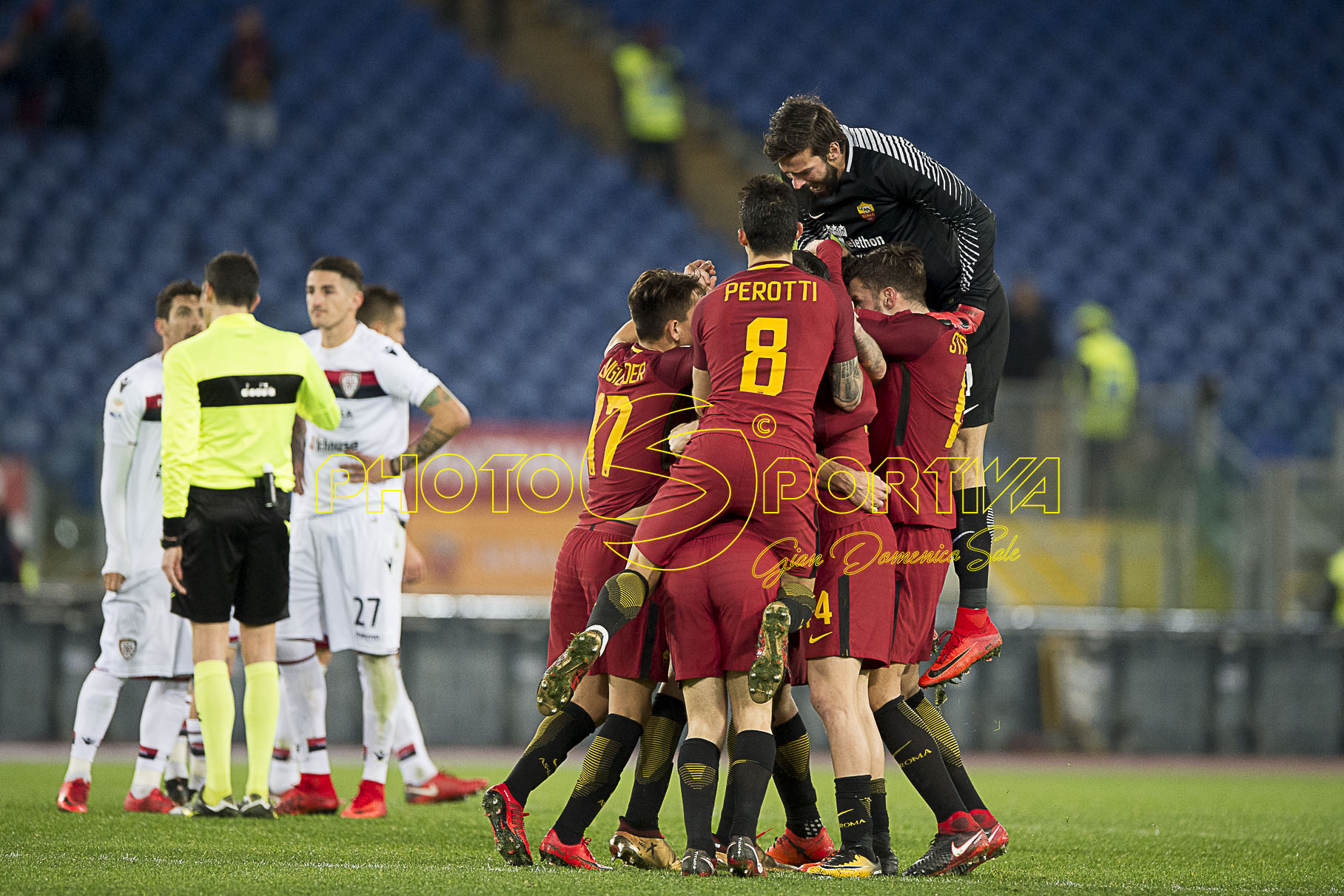 Roma all’ultimo respiro, Cagliari battuto al 94′ grazie al gol di Fazio