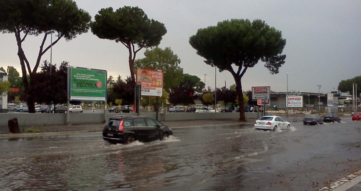 Nubifragi a Roma: Capitale in tilt per allagamenti e alberi caduti