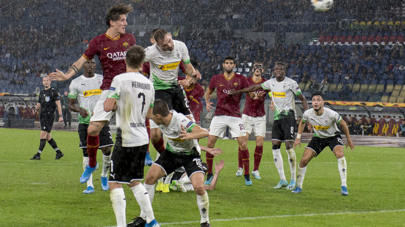 Europa League | Roma beffata al 94′, il Monchengladbach vince con Thuram