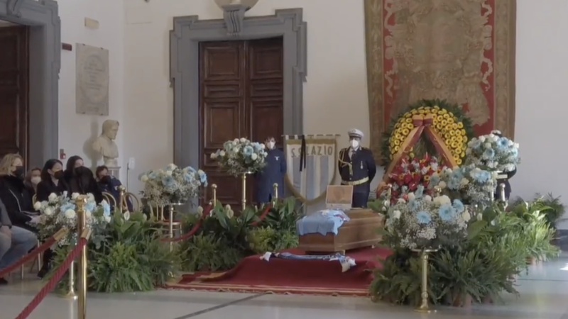 Pino Wilson, la camera ardente in Campidoglio: presente una delegazione della Lazio (VIDEO)