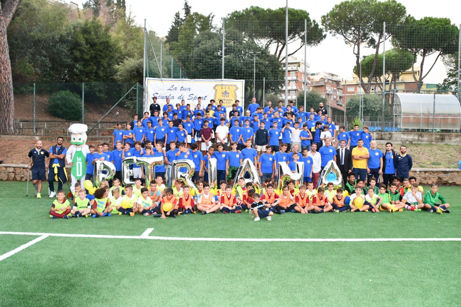 Petriana Calcio, tripudio di colori e grande festa. Presentata la stagione 2017-2018