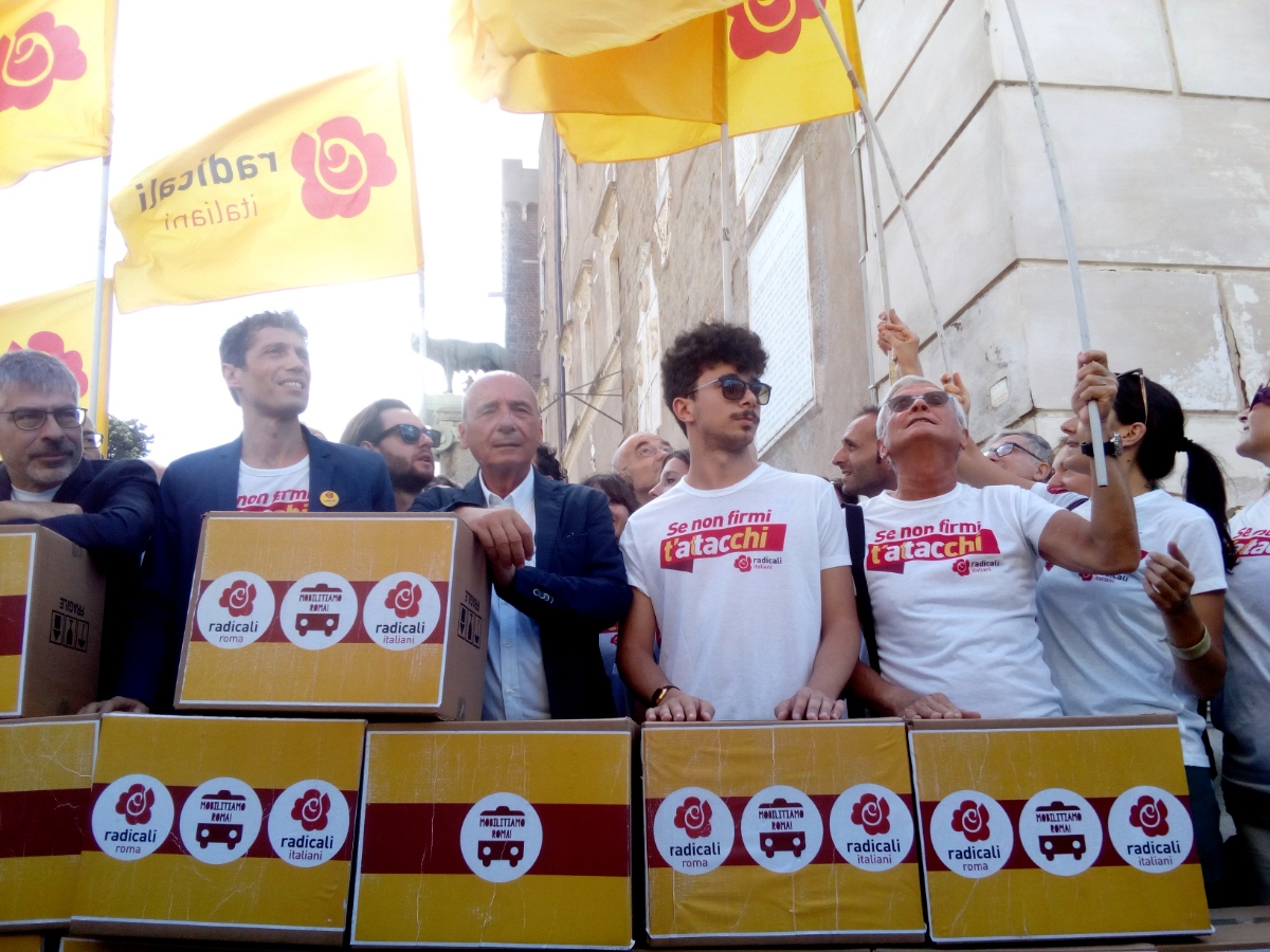 Radicali, referendum Mobilitiamo Roma:  consegnate le 33 mila firme per la messa a gara del trasporto pubblico romano