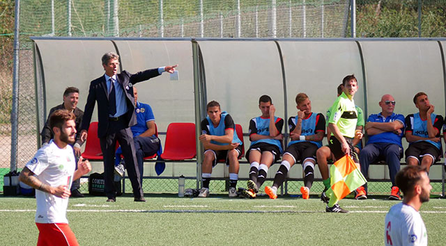 Monterosi vincente, Mister Carlo Perrone: “Bene il risultato ma voglio di più. Classifica? La guardiamo a dicembre, pensiamo al Budoni”
