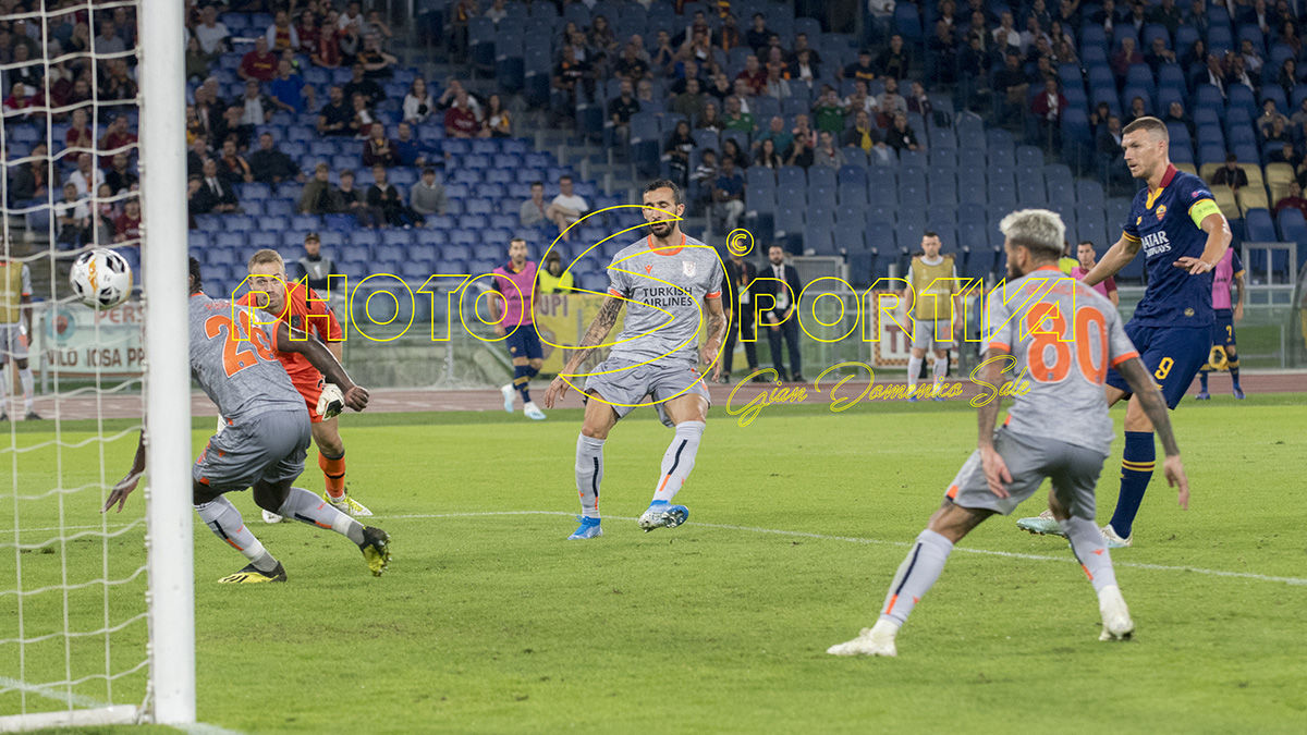 Europa League, la Roma cavalca l’onda, piegato l’Istanbul Basaksehir 4-0