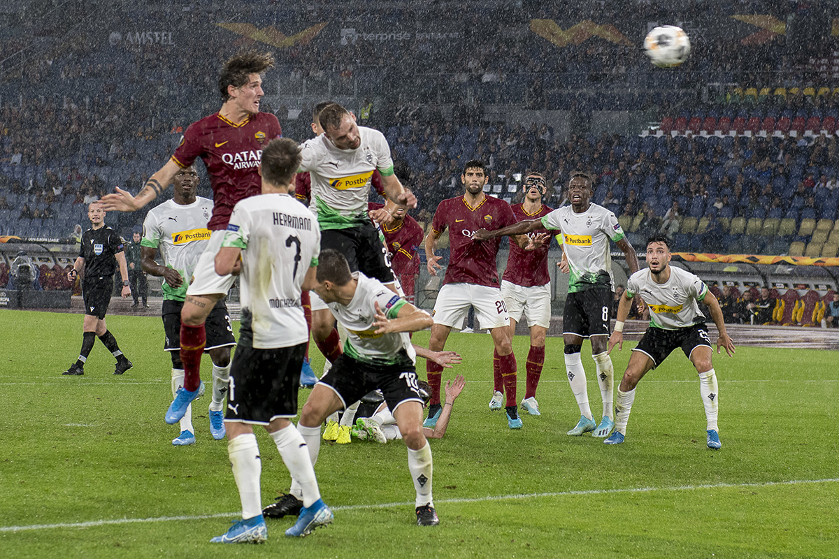 Europa League | Roma beffata al 94′, il Monchengladbach vince con Thuram