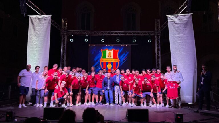 Grande entusiasmo per la presentazione del Real Campagnano: oltre 500 tifosi in piazza